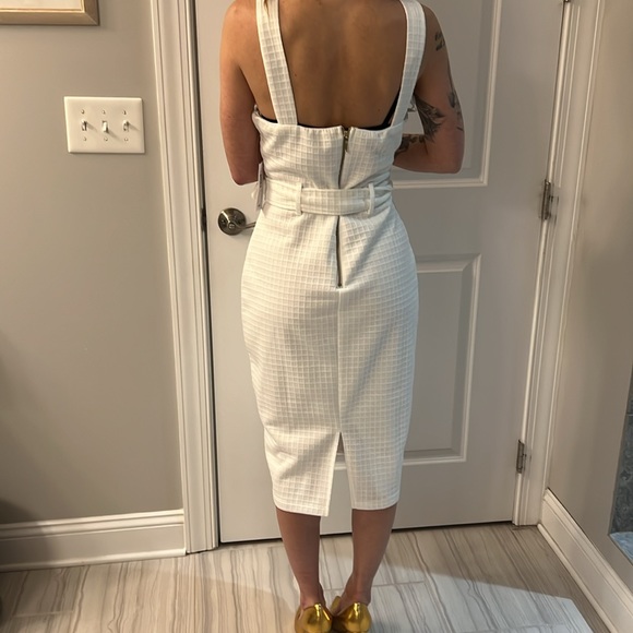 Premier Amor white waffle fabric sleeveless midi dress with gold buckle belt - Picture 3 of 5